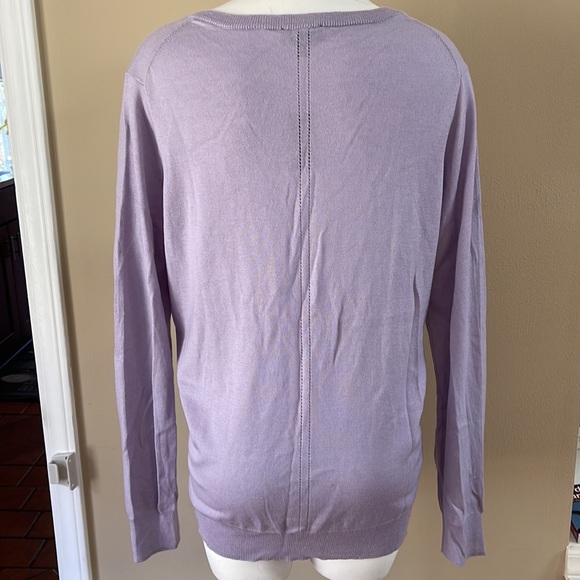 NWT V Neck Lightweight Top - Picture 4 of 7